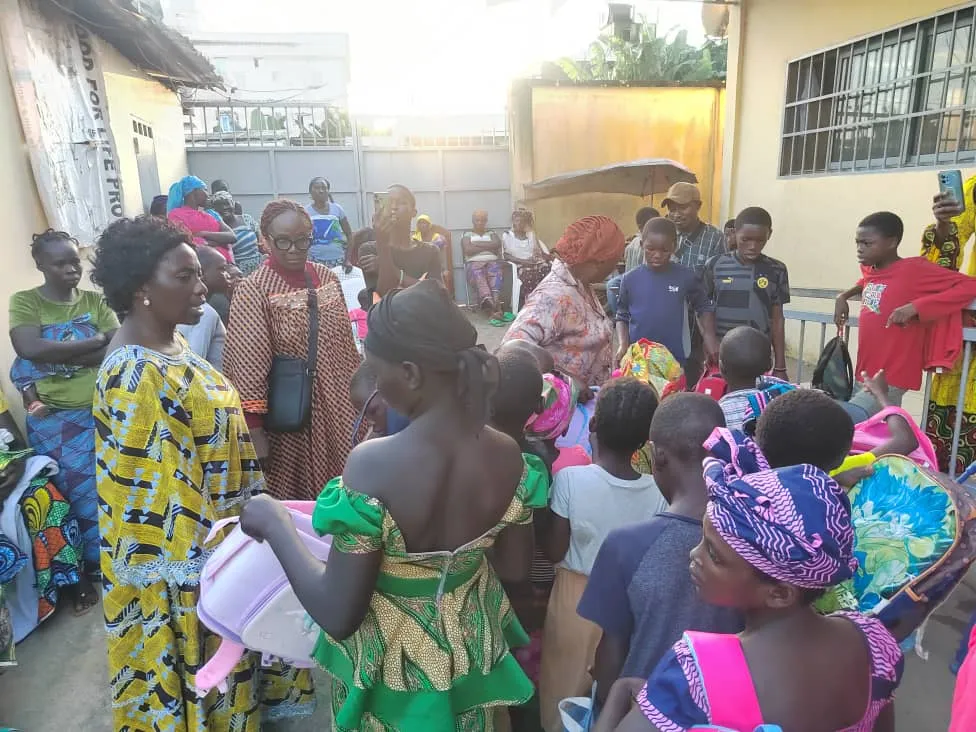 Distribution à l'orphelinat – Douala