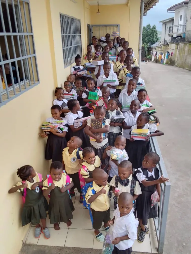 La rentrée scolaire de pensionnaires de l'orphelinat nouvelle destinée – Douala